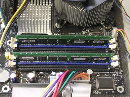 Модули DDR2 памяти Kingston KVR533D2E4K2/1G в составе стенда